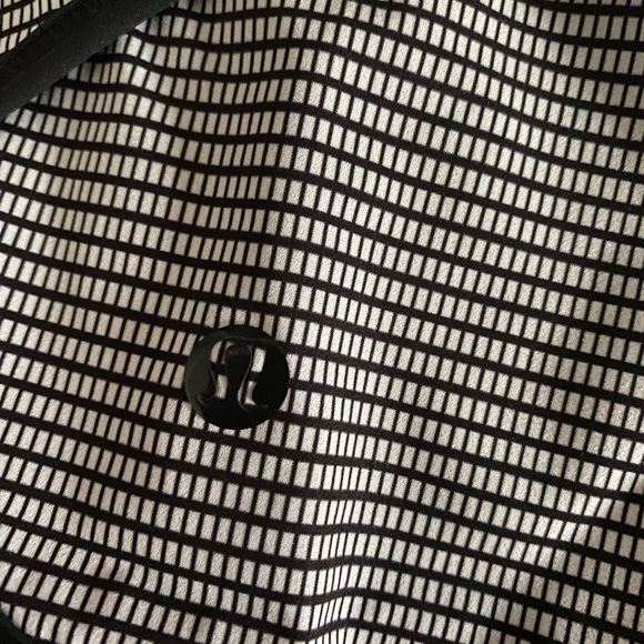 lululemon speed up shorts - Picture 3 of 5